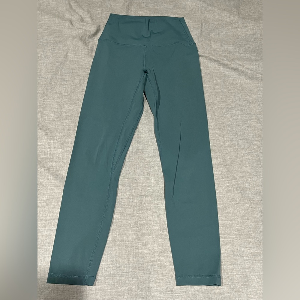 Your Go To Leggings 2.0 Born Primitive. In great condition